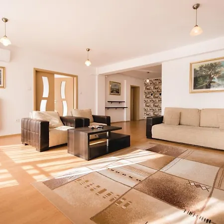 Apartment Tampa With Mountain View In Brasov