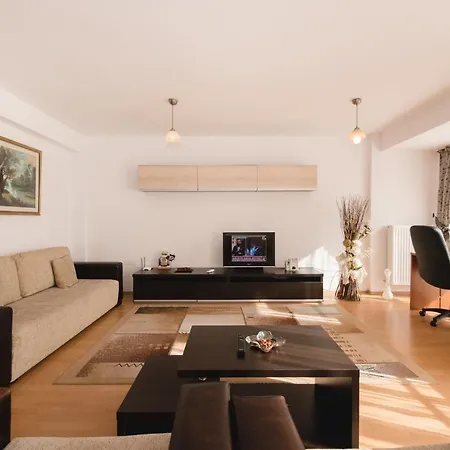 Tampa With Mountain View In Apartment Brasov